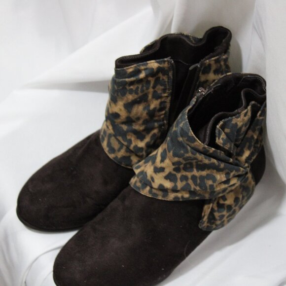 213251-US W8.5 Women Suede Leather Brown Boots with Leopard Decoration on top. - Picture 2 of 6